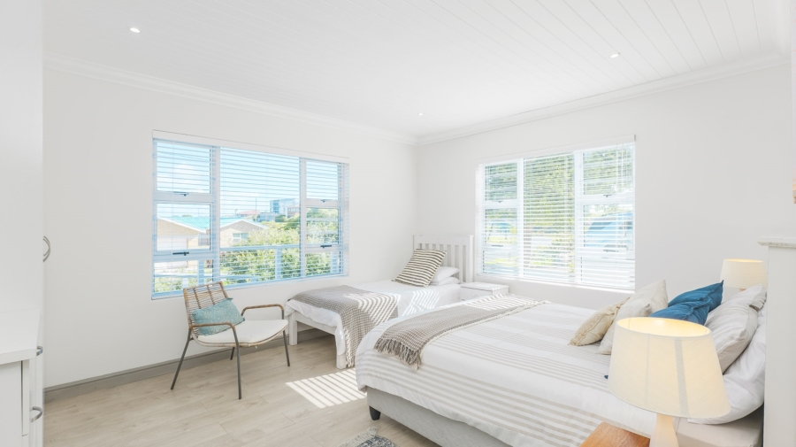 4 Bedroom Property for Sale in Struisbaai Western Cape